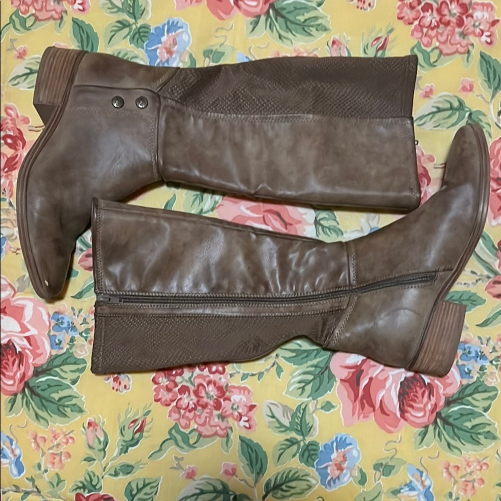 BareTraps Brown Heeled Boots